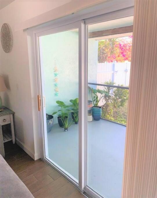 Beautiful Bright & Sparkling 2Bed 1Bath Beach Retreat - Unit 212 Cocoa Beach Exteriör bild