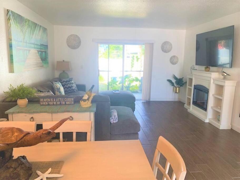 Beautiful Bright & Sparkling 2Bed 1Bath Beach Retreat - Unit 212 Cocoa Beach Exteriör bild